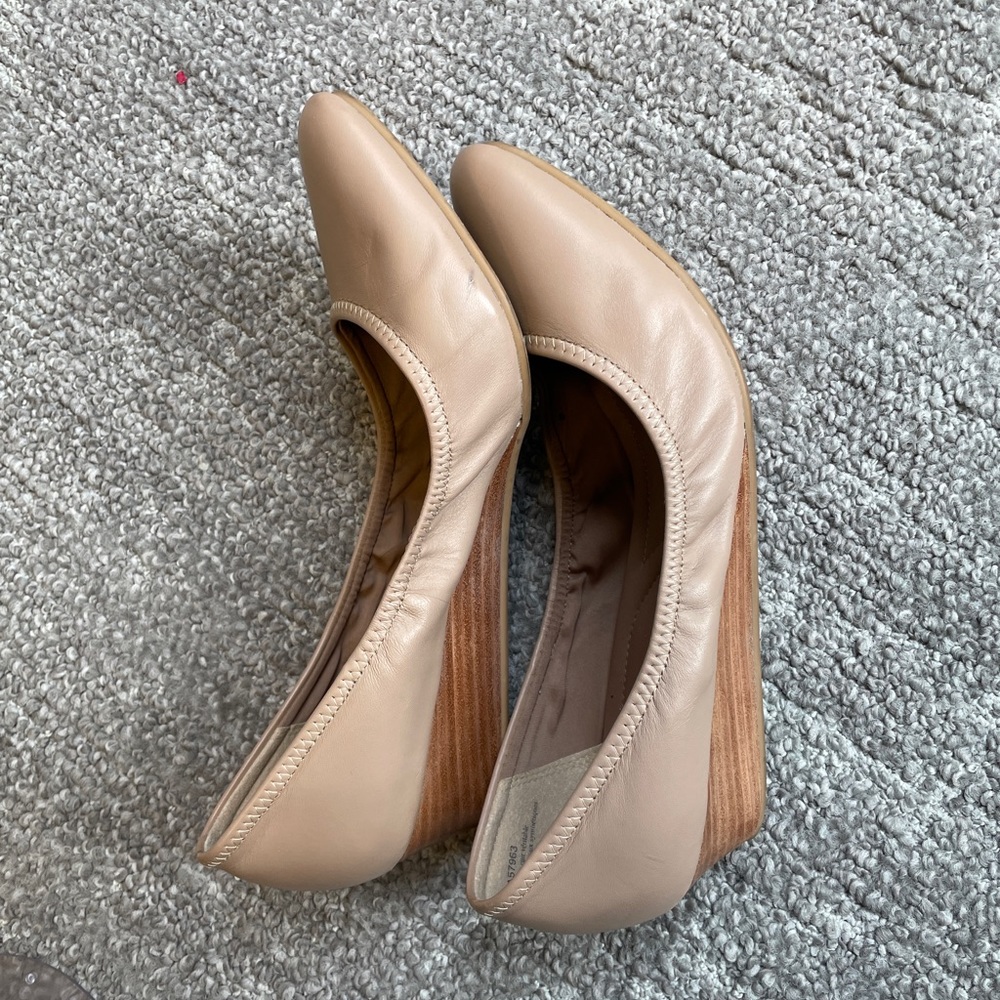 Size 9 Susina Nude Wedge Flats